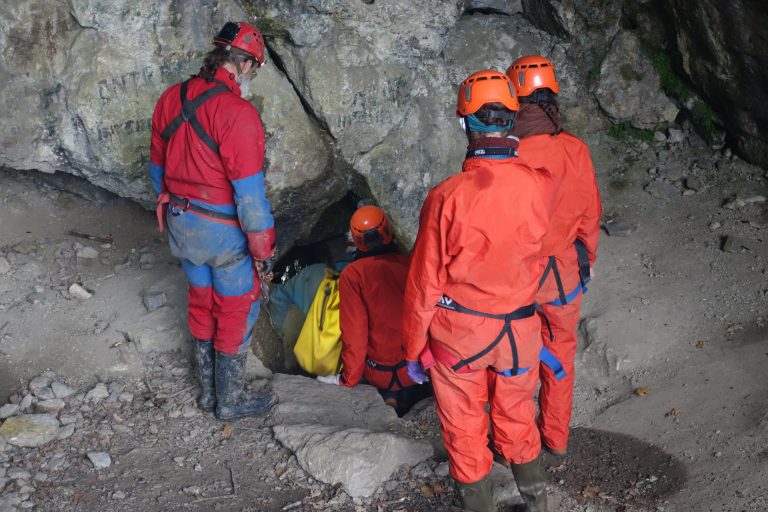 Spéléologie 2017_entrée dans la grotte Sainte-Anne à Tilff