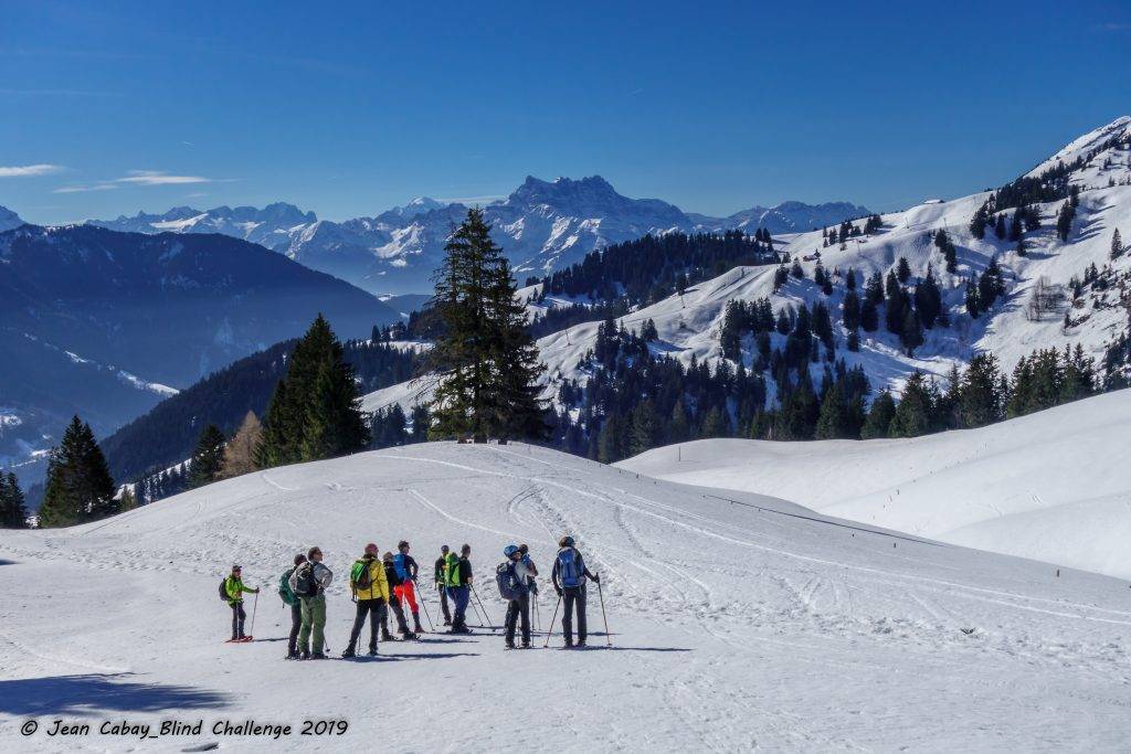 Raquettes 2019 dans le Canton de Vaud (Suisse)_le groupe dans l'immensité blanche